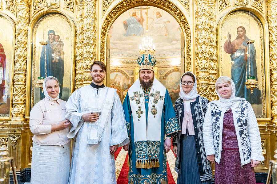Божественная литургия и вечерня с чтением коленопреклонных молитв в Троицком кафедральном соборе Подольска